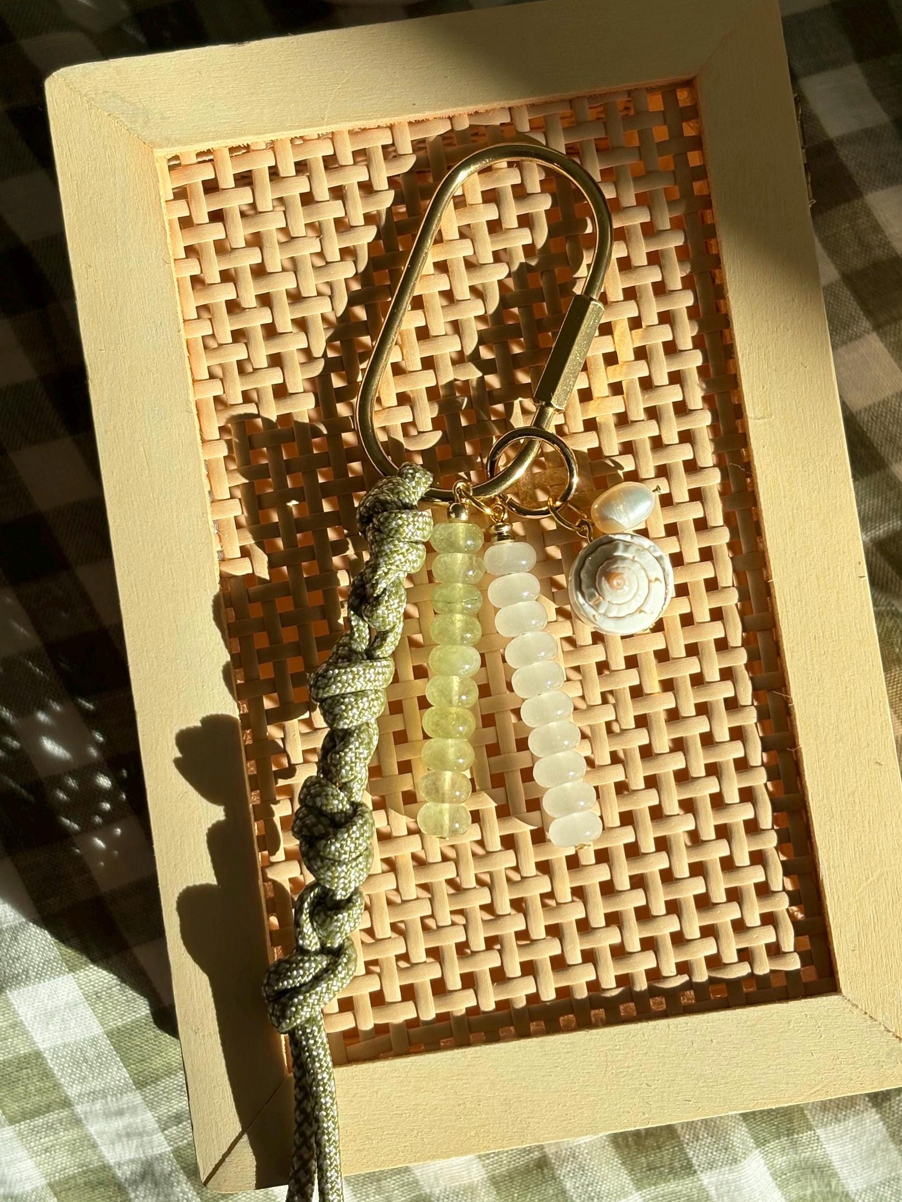 Paracord + Shell Accent Carabiner Bag Charm | Gold Accents